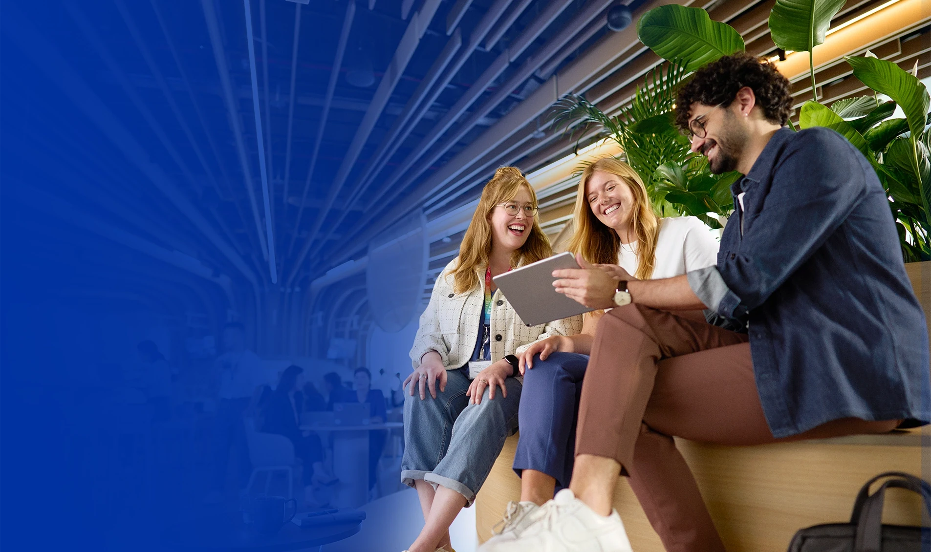 Employees on the Beiersdorf Campus in Hamburg-Eimsbüttel (photo)