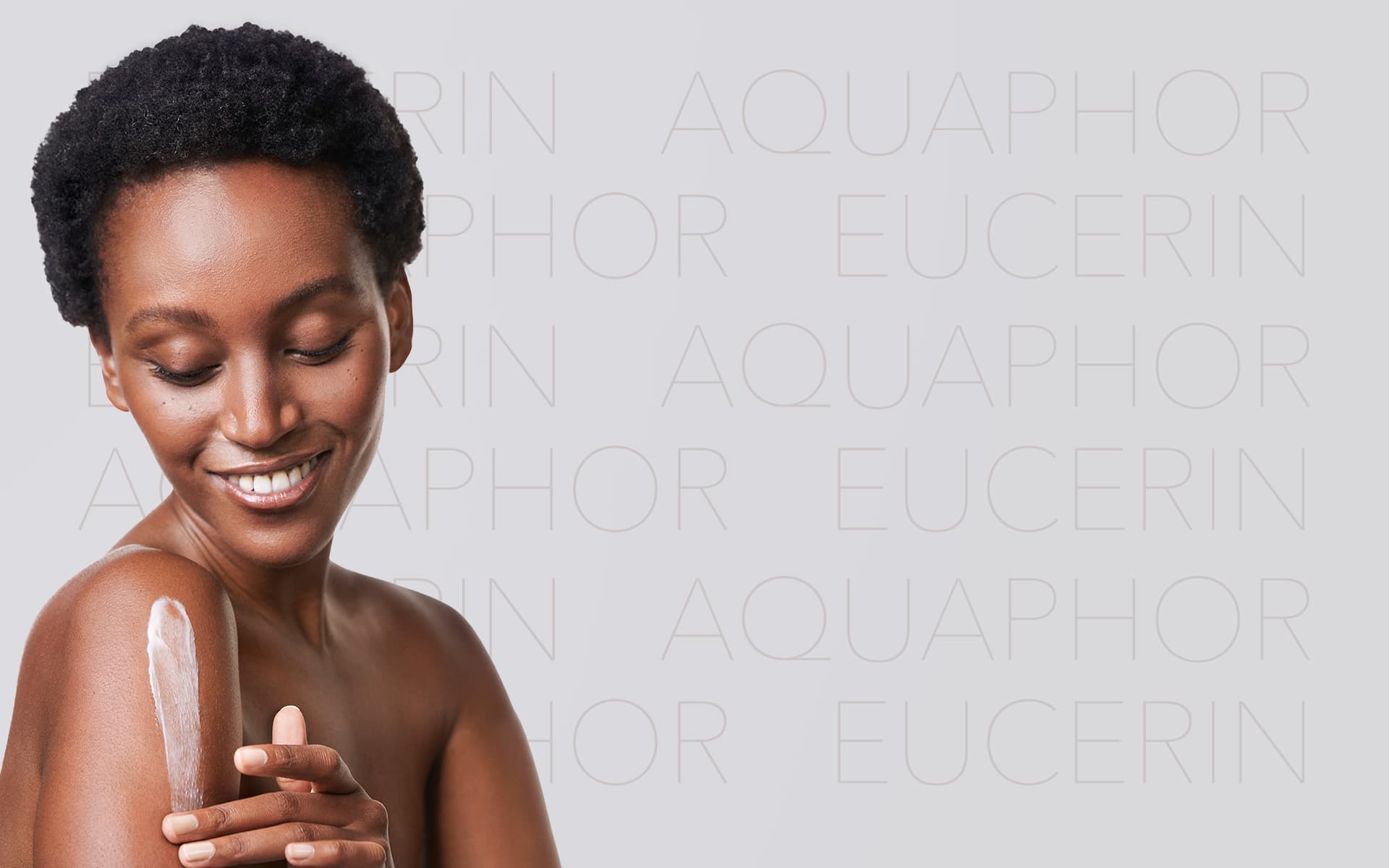 Woman puts on cream (photo)